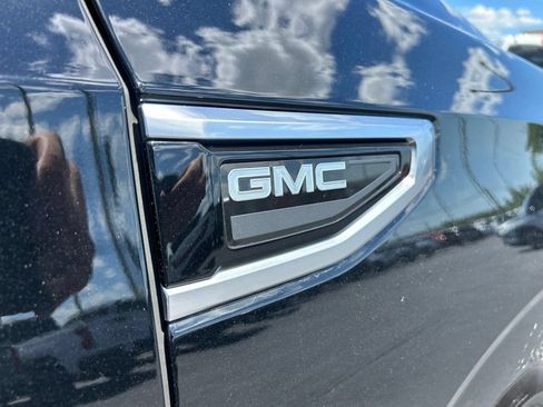 Used 2024 GMC Yukon Denali w/ Denali Reserve Package AWD/4WD image 11