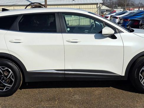 Used 2024 Kia Sportage LX FWD image 2