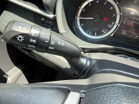 Used 2023 Toyota Highlander XSE FWD image 31