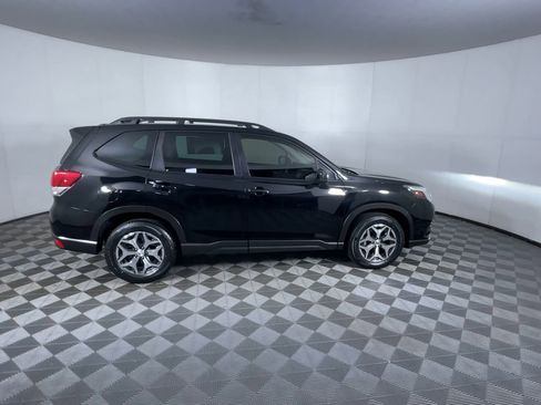 Used 2023 Subaru Forester Premium image 9