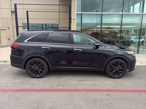 Used 2020 Kia Sorento S FWD image 3