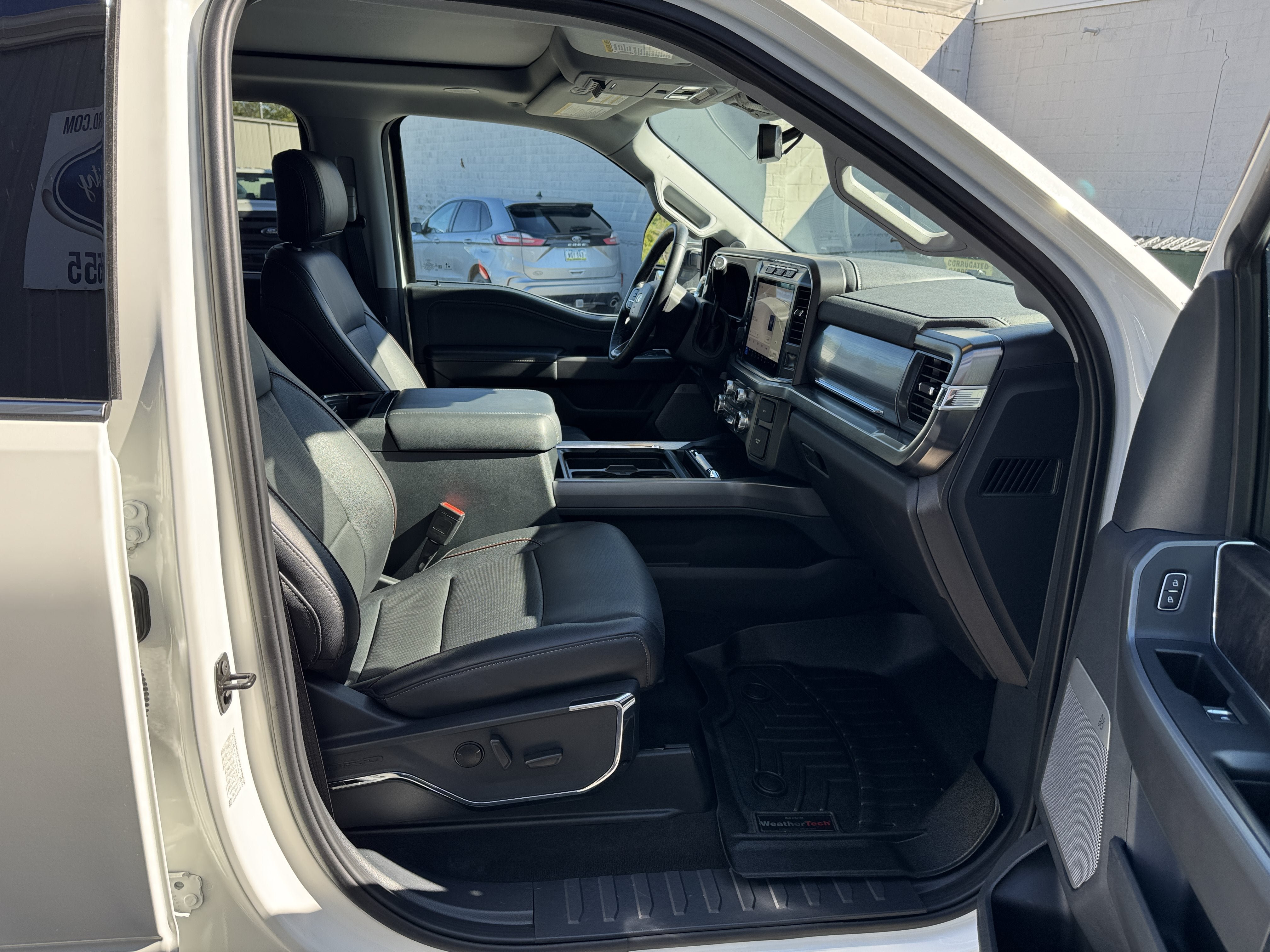 Used 2024 Ford F350 Lariat w/ Lariat Ultimate Package AWD/4WD image 32