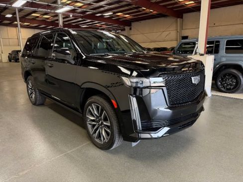 Used 2022 Cadillac Escalade Sport Platinum AWD/4WD image 3
