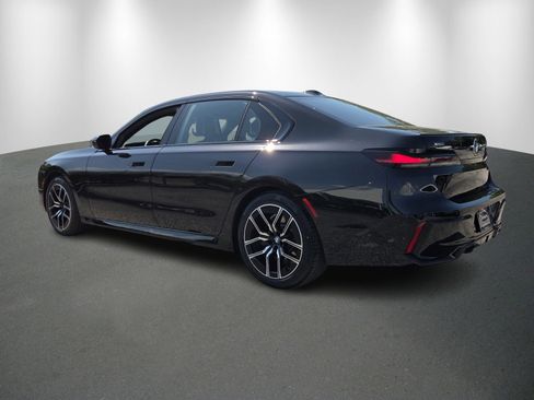Used 2025 BMW 740i xDrive AWD/4WD image 5