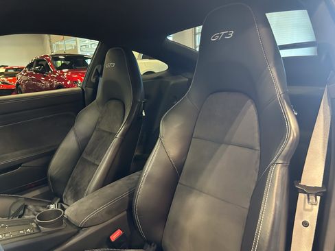 Used 2018 Porsche 911 GT3 RWD image 12