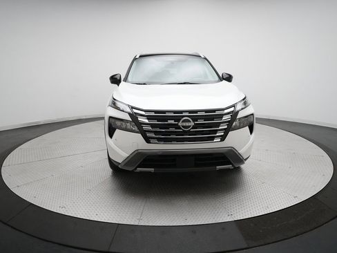 Certified 2025 Nissan Rogue SL w/ Tech Package image 11