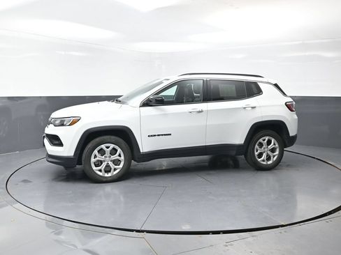 Used 2024 Jeep Compass Latitude AWD/4WD image 9