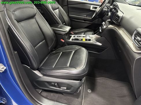 Used 2020 Ford Explorer XLT w/ Equipment Group 202A image 3