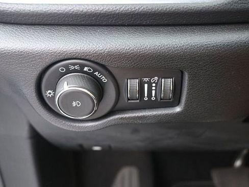 Used 2025 Chrysler Pacifica Limited image 14