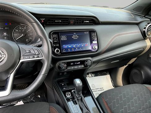 Used 2024 Nissan Kicks SR FWD image 9