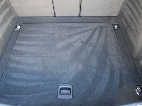 Certified 2025 Porsche Macan image 33