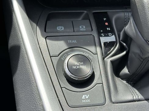 Used 2025 Toyota RAV4 LE image 25
