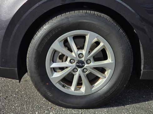 Used 2024 Kia Carnival LX image 23