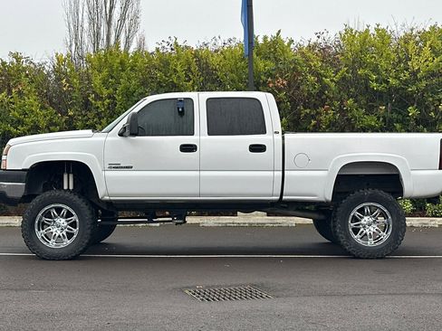Used 2006 Chevrolet Silverado 2500 LT w/ Heavy-Duty Power Package image 7