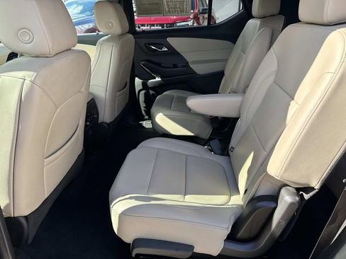 Used 2022 Chevrolet Traverse LT image 14