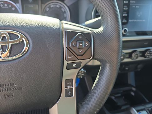 Used 2022 Toyota Tacoma SR5 w/ SR5 Appearance Package (SM) AWD/4WD image 24