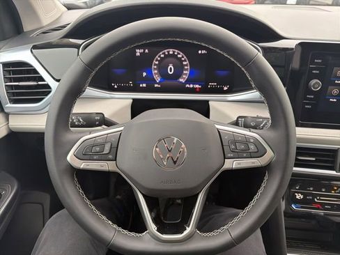 New 2026 Volkswagen Taos SE image 10