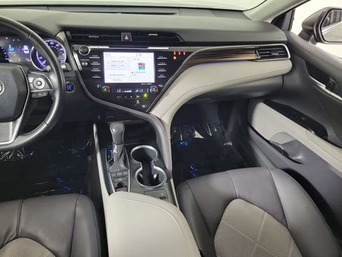 Used 2019 Toyota Camry XLE FWD image 17