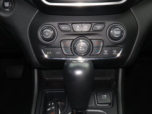 Used 2022 Jeep Cherokee Latitude Lux w/ Sun & Sound Group FWD image 11