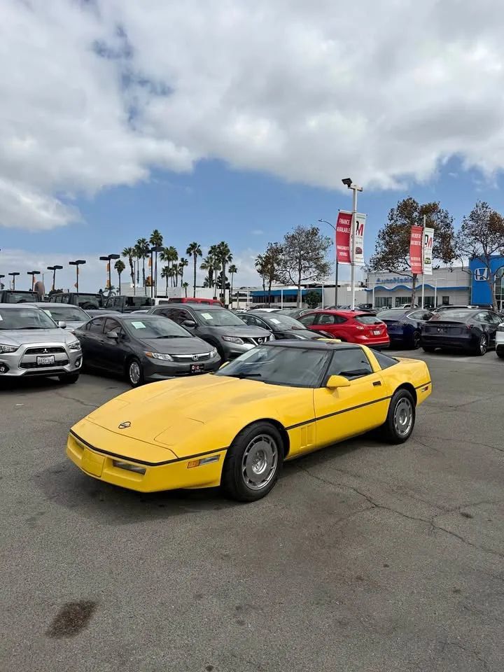 Used 1987 Chevrolet Corvette Coupe RWD image 2