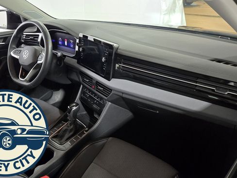 Used 2025 Volkswagen Jetta SE image 28