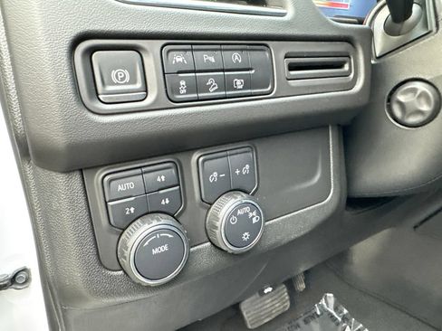Used 2024 Chevrolet Tahoe Z71 w/ Luxury Package AWD/4WD image 58
