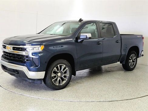 Used 2023 Chevrolet Silverado 1500 LT AWD/4WD image 3