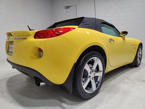 Used 2008 Pontiac Solstice GXP w/ Premium Package RWD image 9