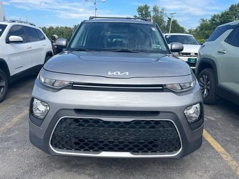 Used 2022 Kia Soul LX FWD image 2