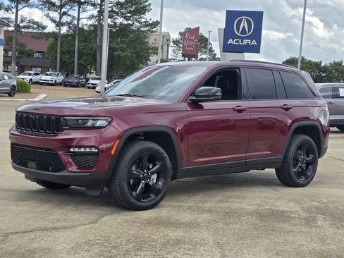 Used 2025 Jeep Grand Cherokee Limited w/ Luxury Tech Group II AWD/4WD image 3