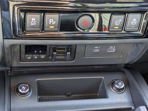 Used 2021 Nissan Titan PRO-4X w/ Pro-4x Convenience Package image 16