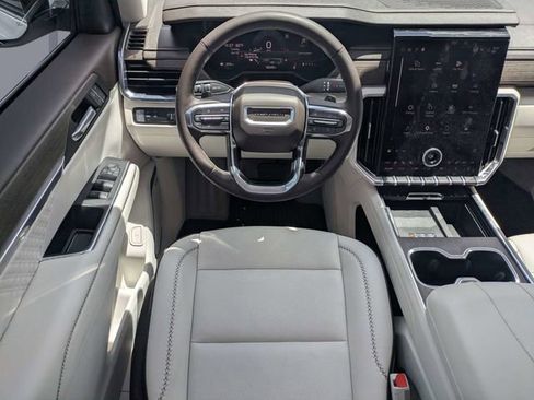 Used 2025 GMC Acadia Denali FWD image 17