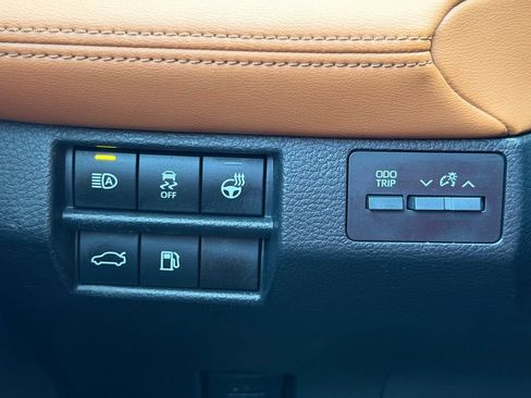 Used 2019 Toyota Avalon Limited w/ All Weather Liner Package FWD image 35