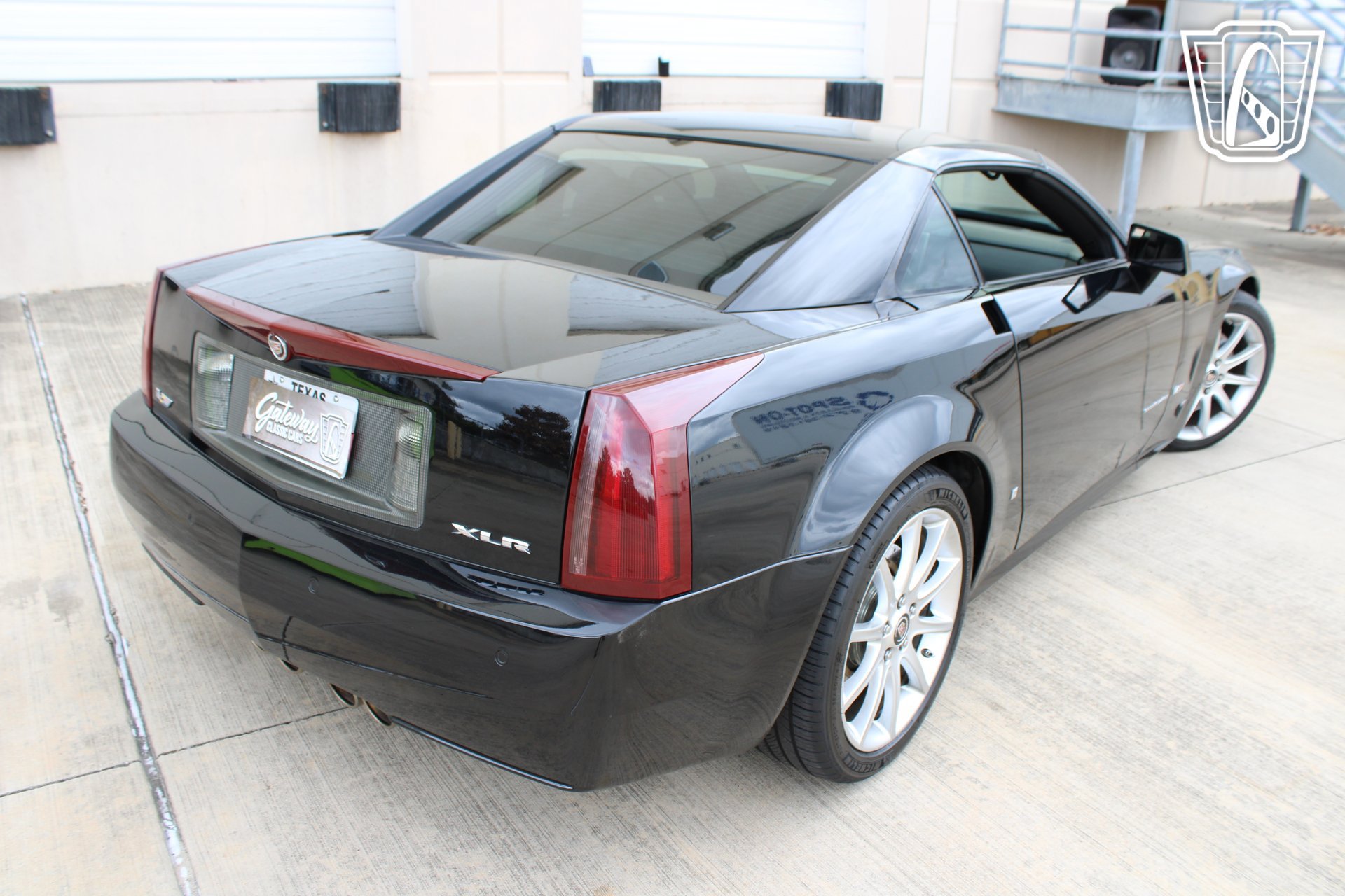 Used 2006 Cadillac XLR V RWD image 16
