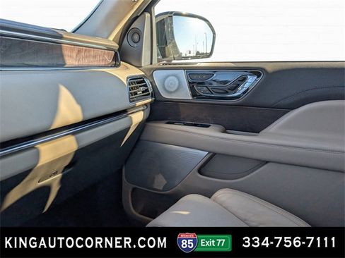 Used 2024 Lincoln Navigator Reserve image 18