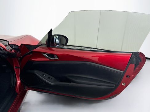 Used 2017 MAZDA MX-5 Miata RF Grand Touring RWD image 30