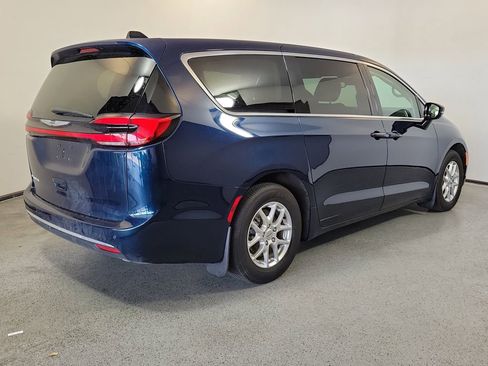 Used 2024 Chrysler Pacifica Touring-L FWD image 6