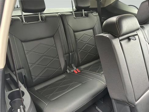 Used 2025 Volkswagen Atlas SE AWD/4WD image 37