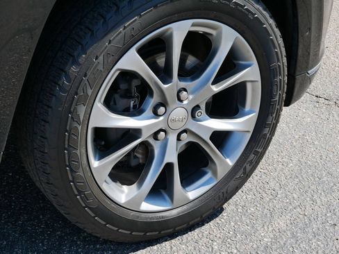 Used 2019 Jeep Grand Cherokee Summit AWD/4WD image 13