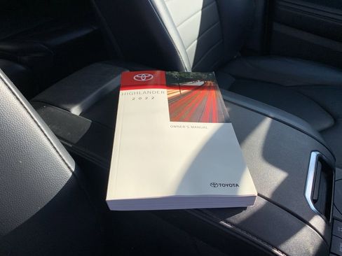 Used 2022 Toyota Highlander XLE image 34