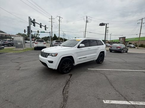 Used 2020 Jeep Grand Cherokee Altitude AWD/4WD image 6