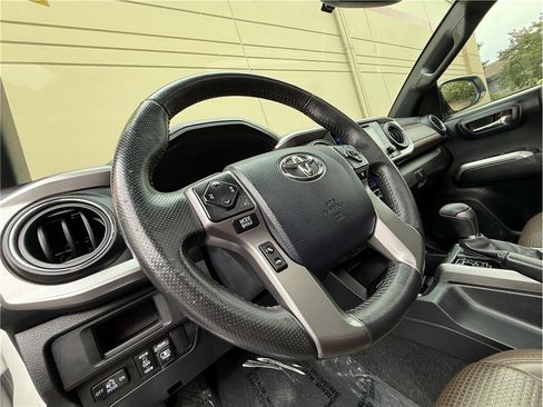 Used 2017 Toyota Tacoma Limited w/ Tow Package AWD/4WD image 19