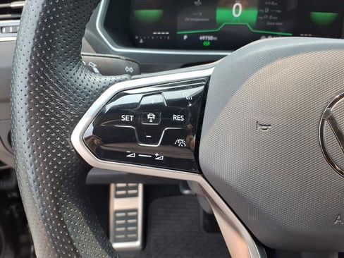 Used 2023 Volkswagen Tiguan SE R-Line FWD image 18