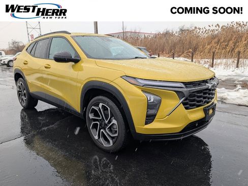 Used 2024 Chevrolet Trax RS w/ Driver Confidence Package image 1