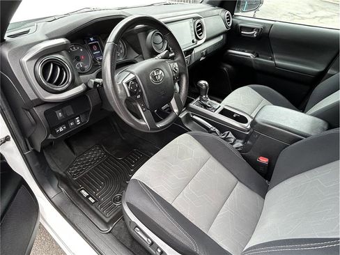 Used 2022 Toyota Tacoma TRD Off-Road w/ Technology Package image 2
