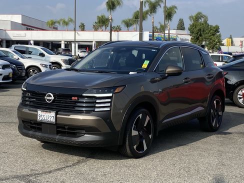 Used 2025 Nissan Kicks SR image 7