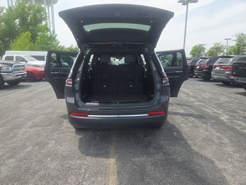 Used 2025 Jeep Grand Cherokee L Limited AWD/4WD image 38