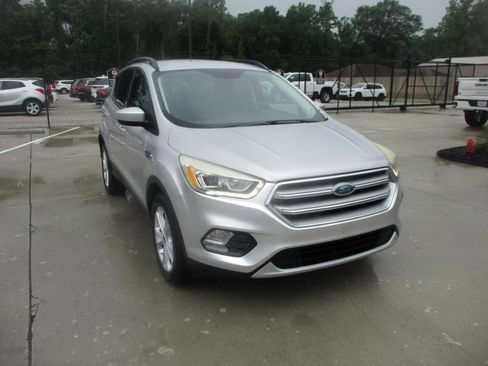 Used 2017 Ford Escape SE w/ SE Leather Comfort Package FWD image 18