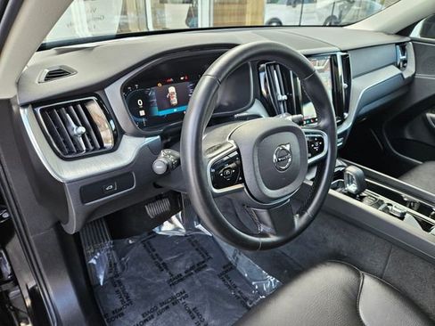 Used 2025 Volvo XC60 B5 Plus image 19