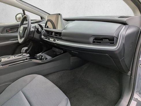 Used 2025 Toyota Prius LE image 19